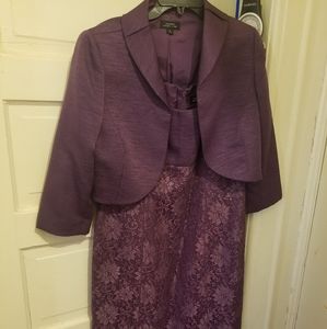 Elegant evening dress by Tahari Arthur Levine